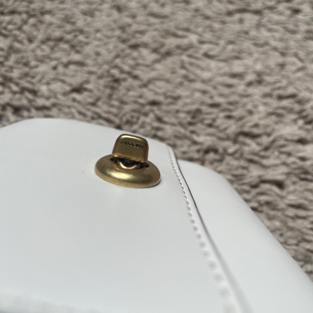 Coach Turn Lock Wallet - Chalk - Picture 2 of 10